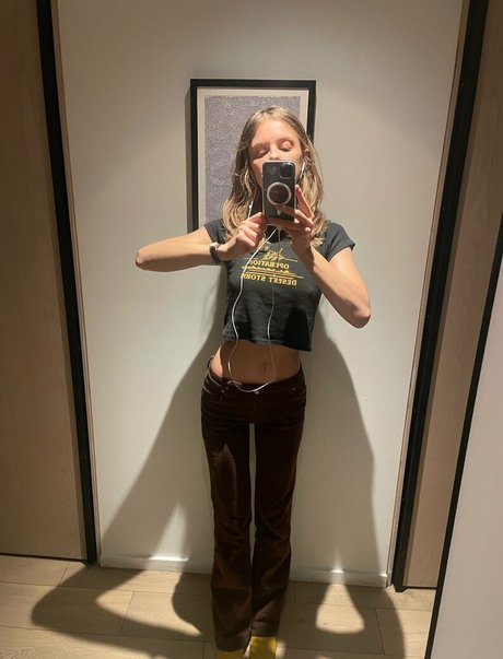 Dasha Nekrasova model pornographic pic