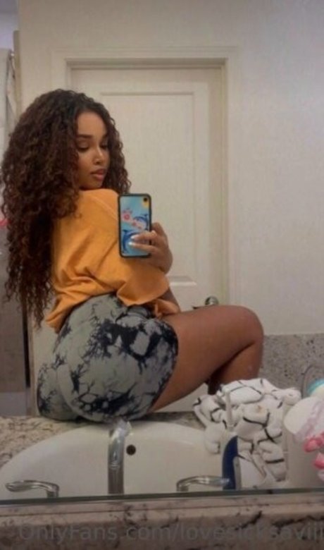 Savii nude star image