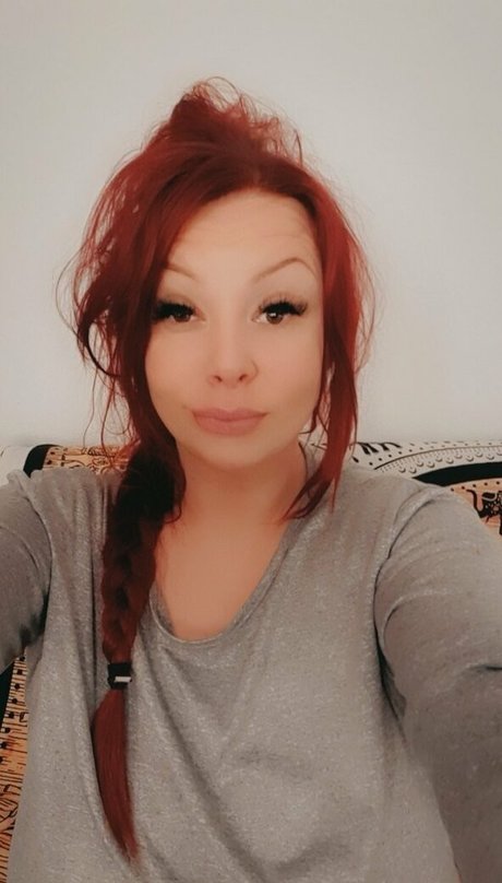 mingnaa pornstar pretty img