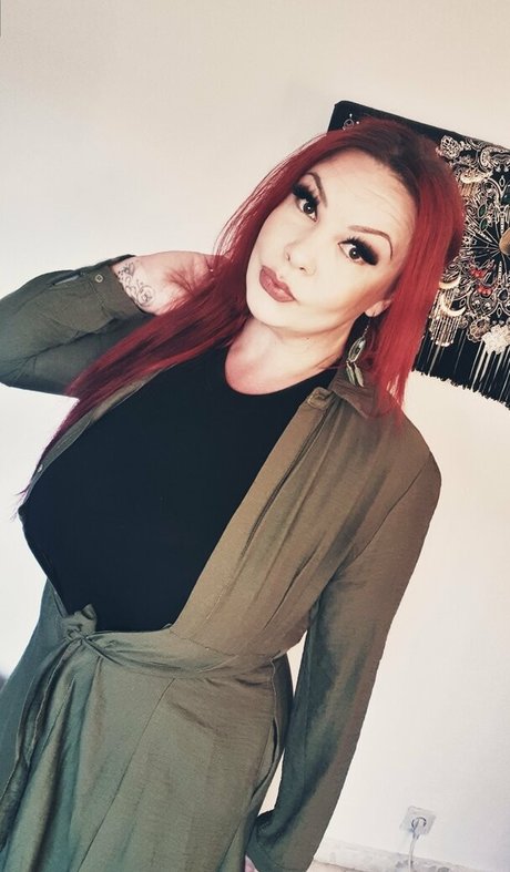 mingnaa naked pornstar img