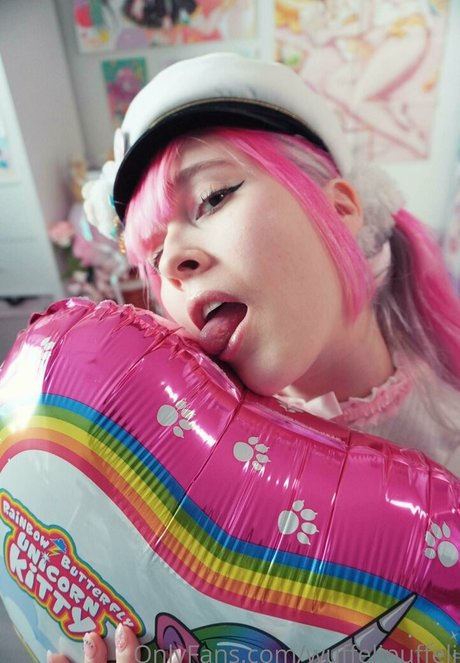 wuffelipuffelifree naked star pic