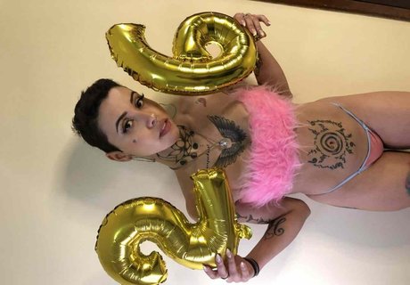 sugarbabydool star pretty pic