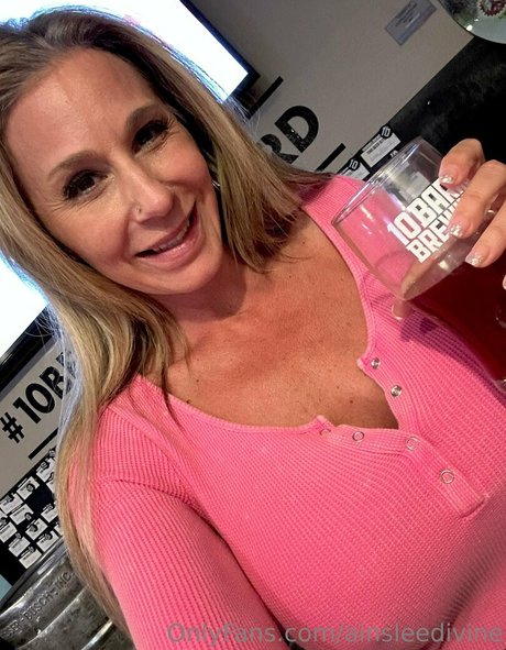 ainsleedivine pornstar sex images