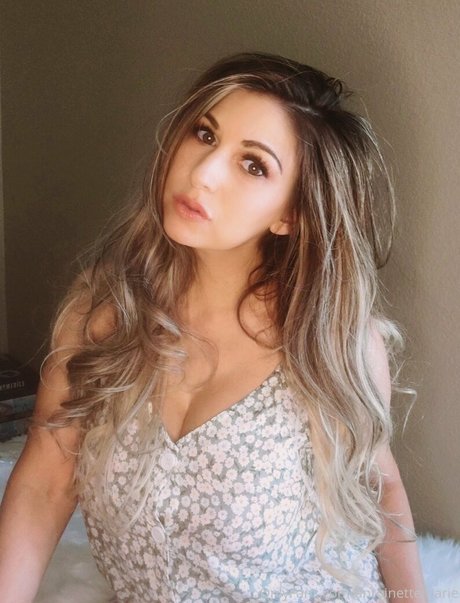 antoinettemarie model naked photo