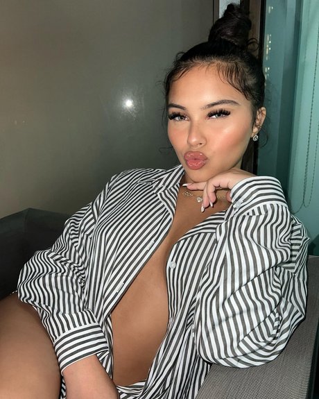 Aliana Mawla high quality actress pics