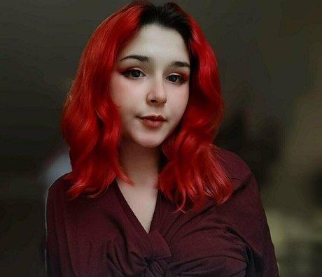 skarleeet sexy actress picture