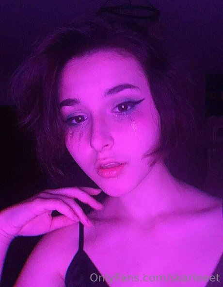 skarleeet art model pictures