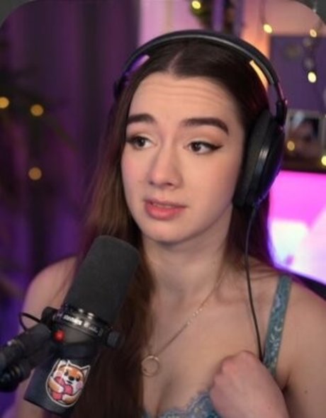 MissMikkaa porn model photo