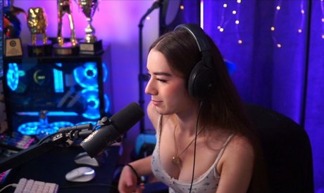 MissMikkaa sexy model pic