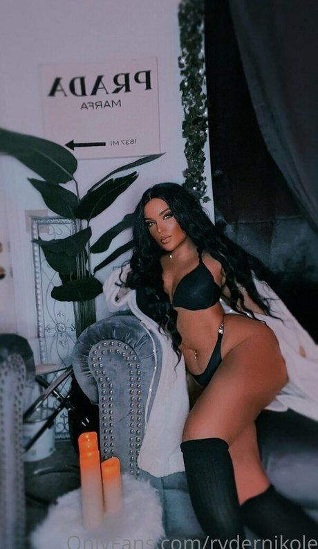 topcreators erotic model pics