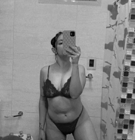 tumami hot art star photos