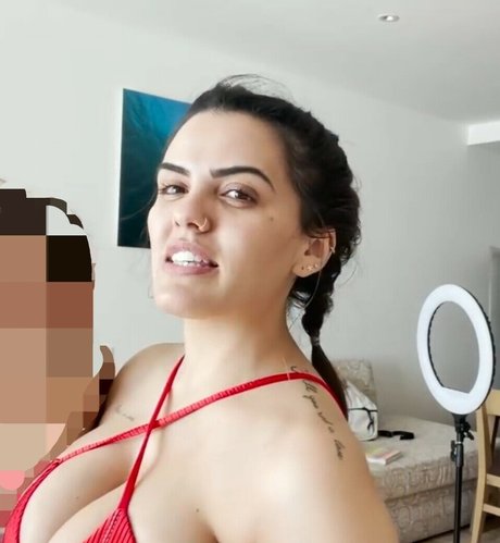 Sunaika Bruna star sexy archive