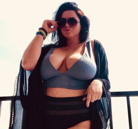 Mackenzie J model perfect pictures