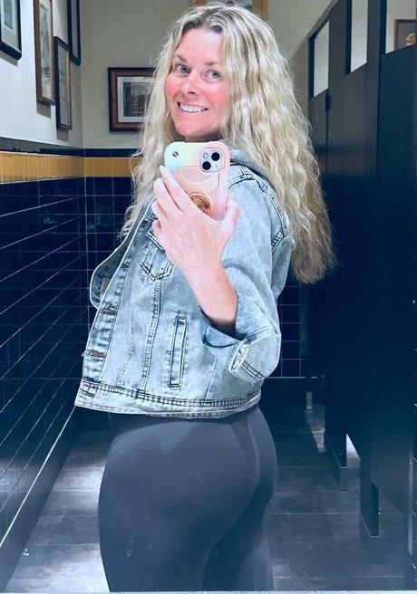 Mackenzie J pornographic actress photo