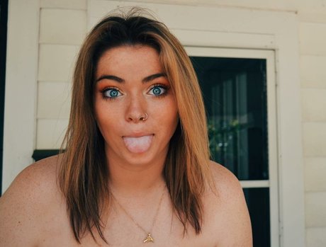 Mackenzie J xxx pornstar img