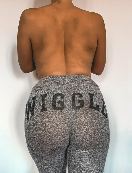 bustyblondebabe21 hot model photos