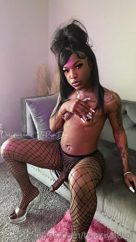 tslariyadior naked pornstar picture