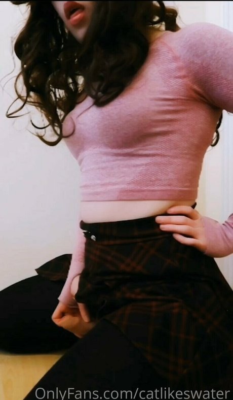 Cat Likes Water nudes model photos