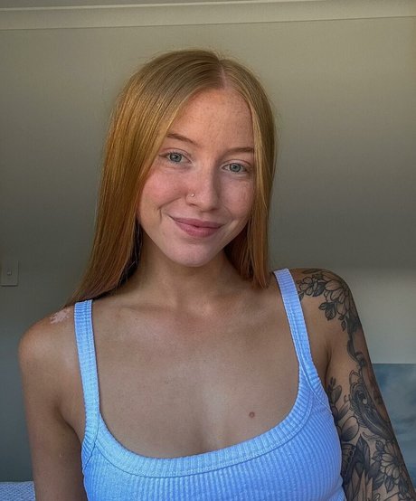 Little miss red nude actress img