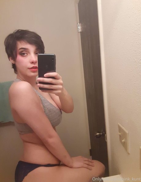 pink kunt exclusive star pic