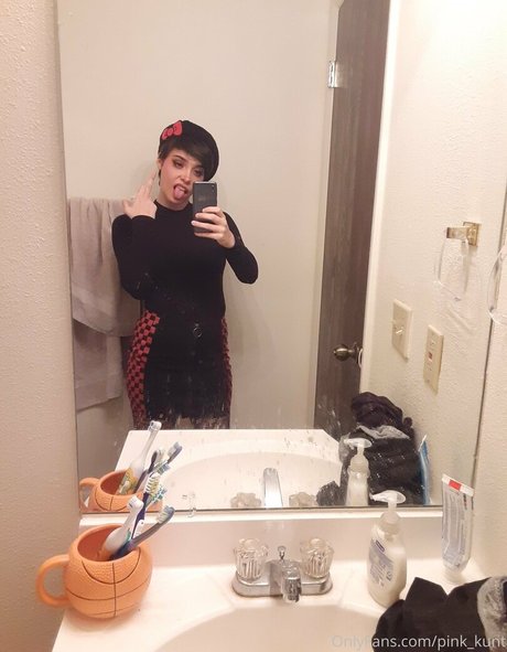 pink kunt model pretty photos