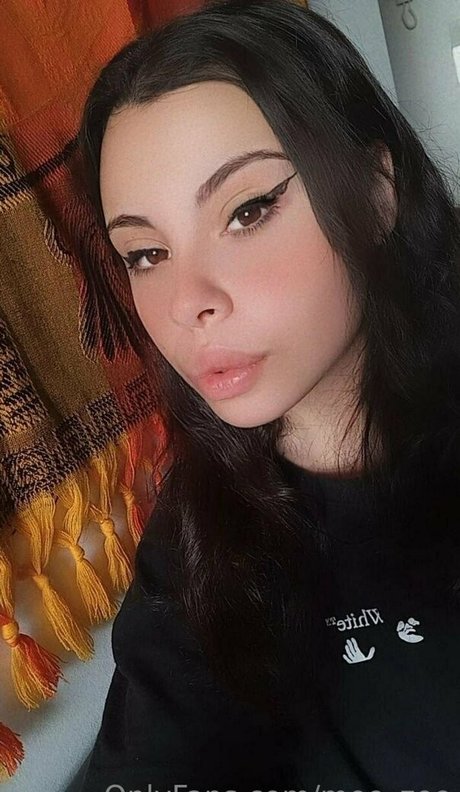 mee zee sexy star pic