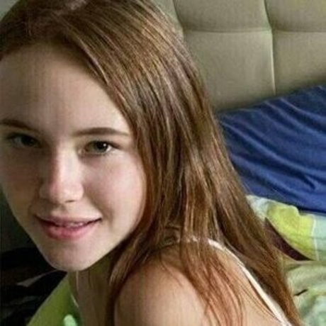 mee zee pornographic model pic