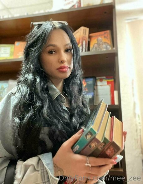 mee zee model nude images