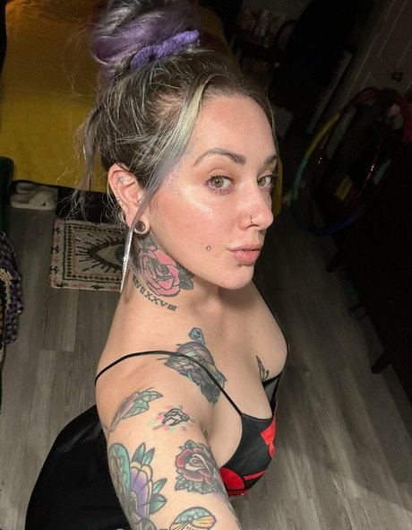 lindseyjenningz star adult pic