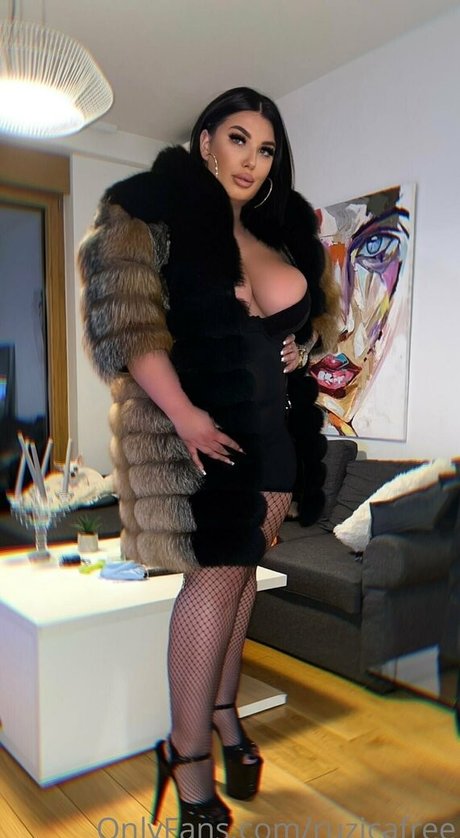 ruzicafree model pornographic image