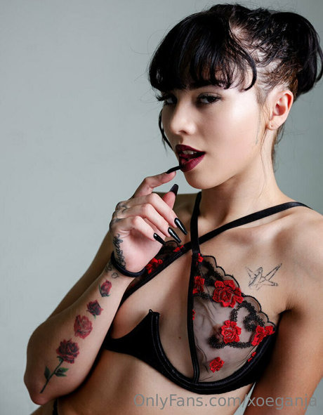 xoeganja model hot pics