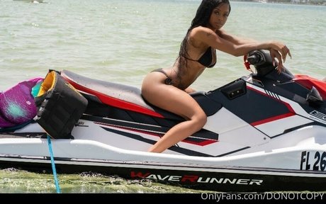 rhondap naked star images