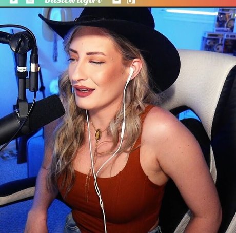 BasicWitGirl profile pic