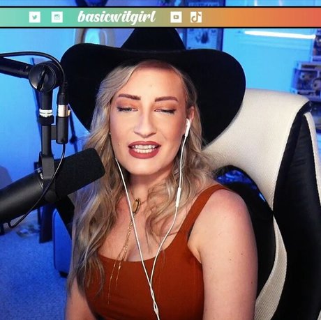 BasicWitGirl exclusive star photos