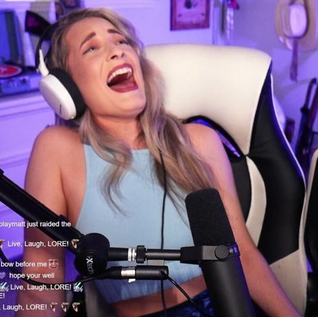 BasicWitGirl model erotic img