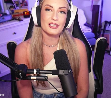 BasicWitGirl model best images