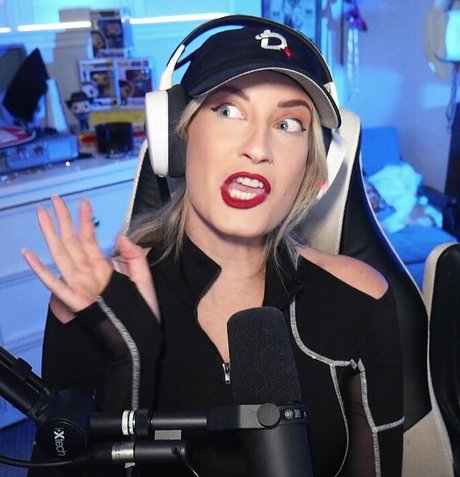 BasicWitGirl xxx model photo