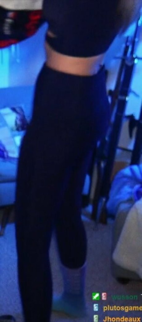 BasicWitGirl model nude image