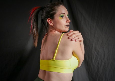 SunfyreTv model free pic