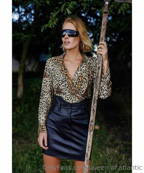 queen of atlantic porn model picture