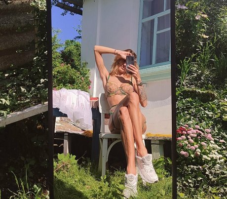 queen of atlantic high quality model photo