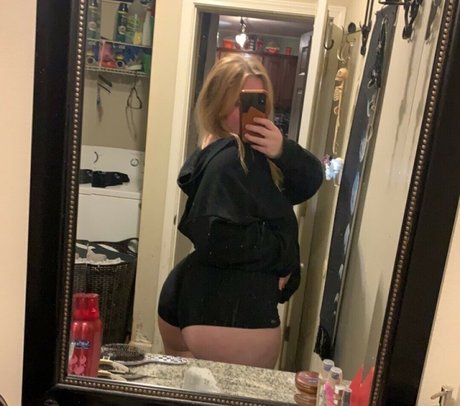 yourstrulysav hot star image