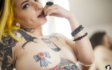 khachery adult model photo