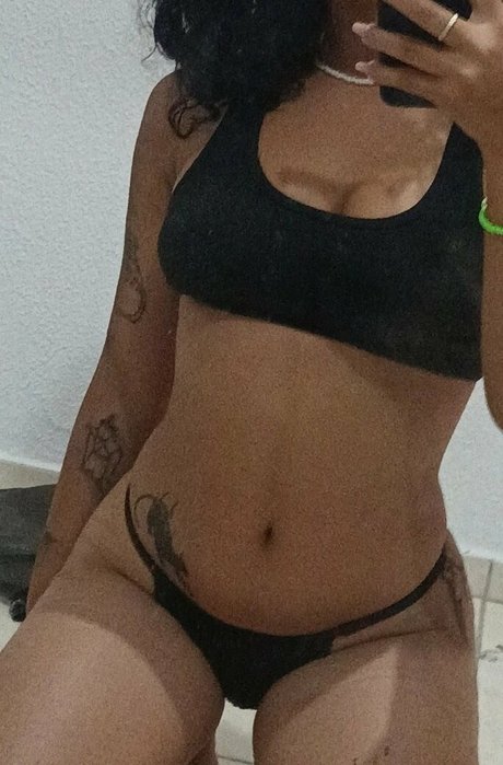 Xtinky model nude image