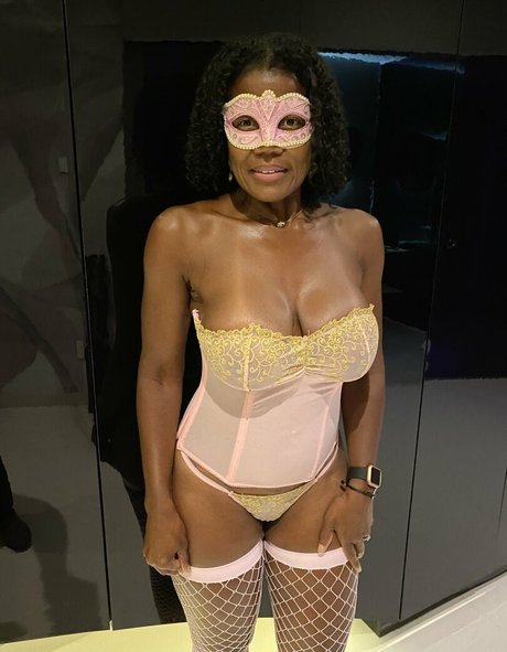 Raven Swallowz top star gallery