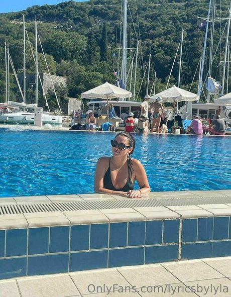 lyricsbylyla model naked img