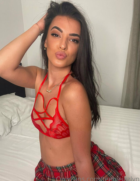 sweetiefreshman pornstar pretty photo