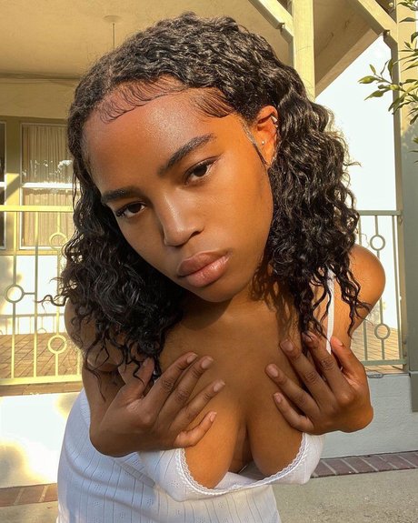 Quenlin Blackwell beautiful model gallery