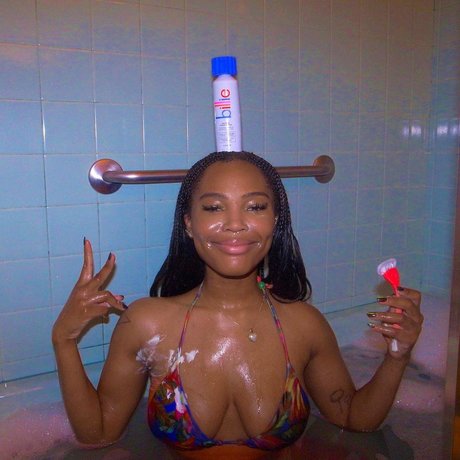 Quenlin Blackwell nudes model picture