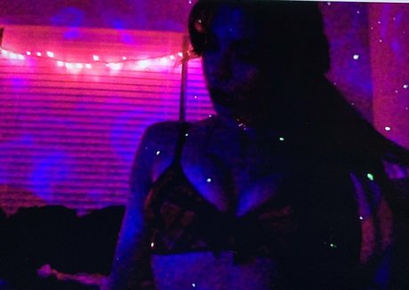 lolaqueencobra profile pic